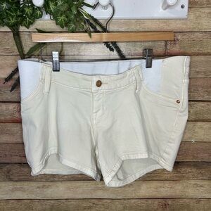 Maternity Cream Midi Shorts Women’s Size 6 NWT